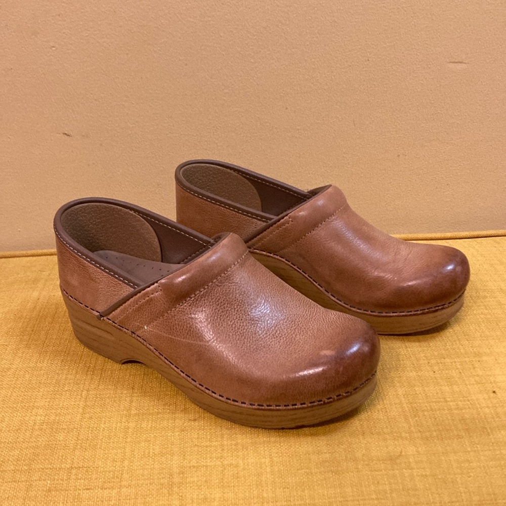 Dansko clogs size 38 in camel leather